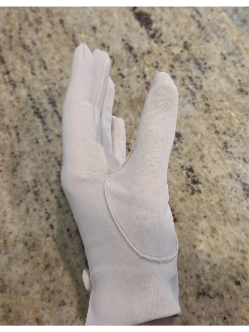 Vintage Womens One Size Fits All Beige Nylon Stretch Formal Short Gloves Knotch